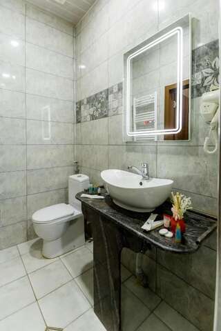 Отель Hotel Makona Тбилиси Семейный номер-8